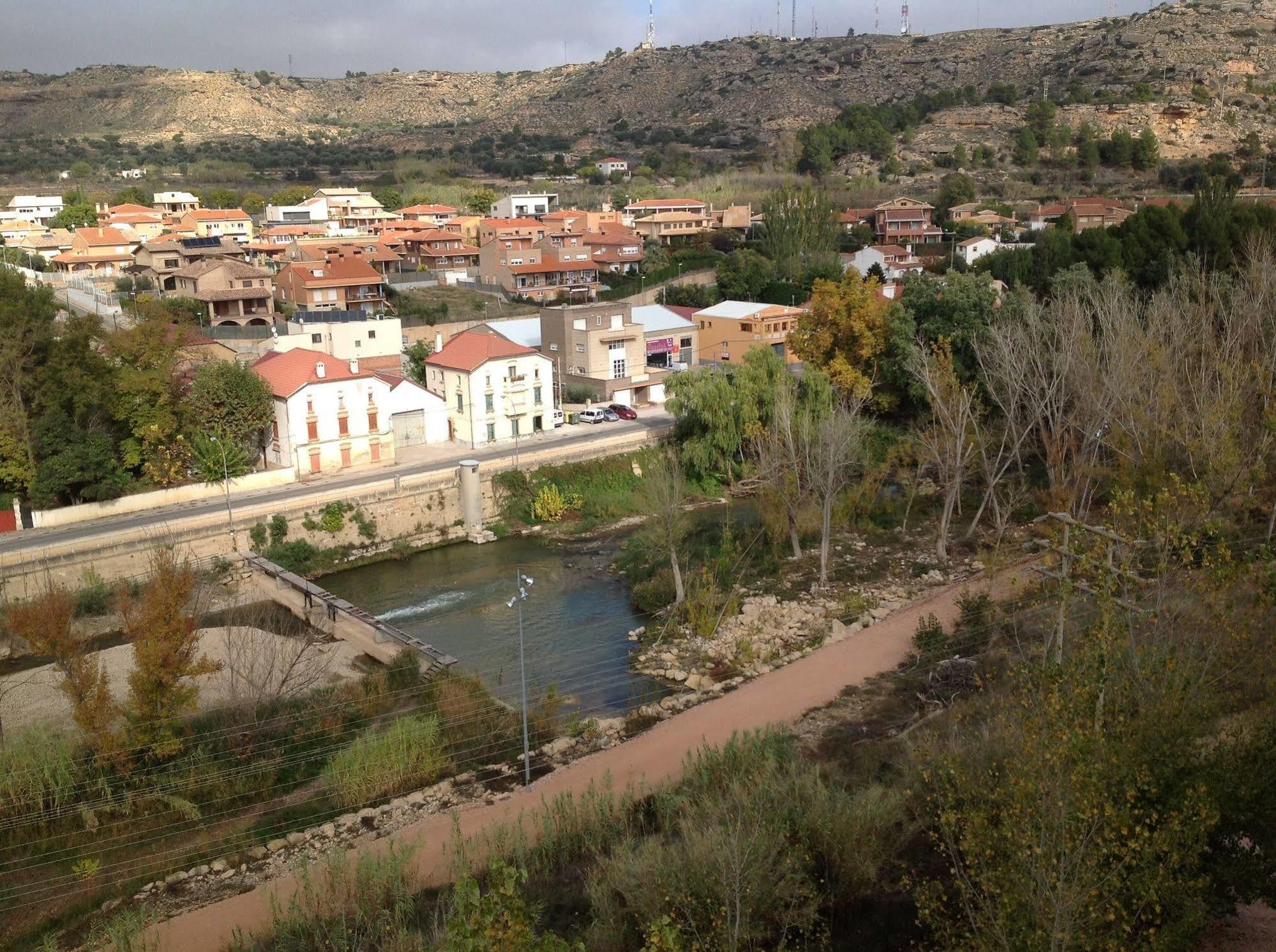 Apartamentos Alcaniz, Blanca Bagian luar foto