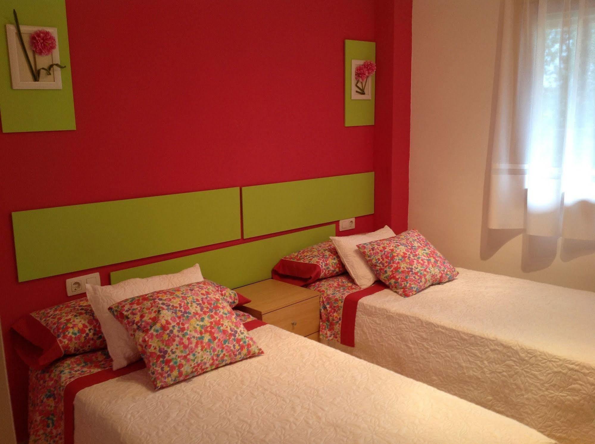 Apartamentos Alcaniz, Blanca Bagian luar foto