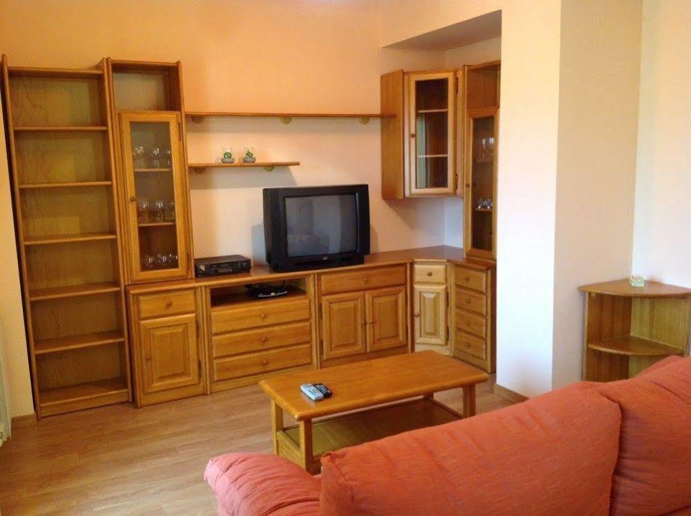 Apartamentos Alcaniz, Blanca Bagian luar foto