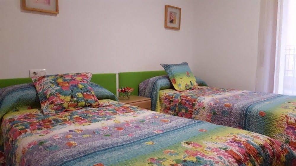 Apartamentos Alcaniz, Blanca Bagian luar foto