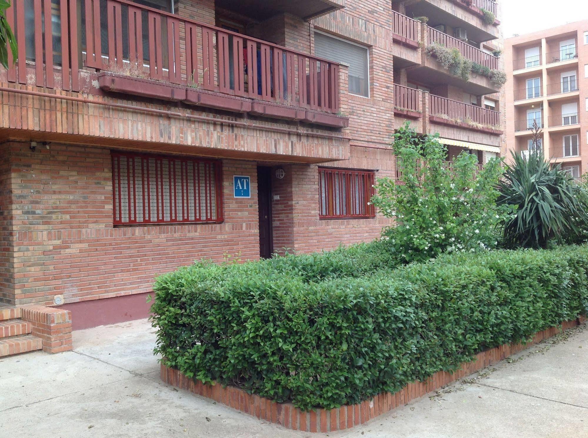 Apartamentos Alcaniz, Blanca Bagian luar foto