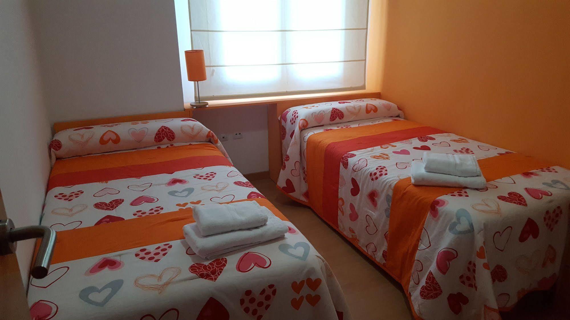 Apartamentos Alcaniz, Blanca Bagian luar foto